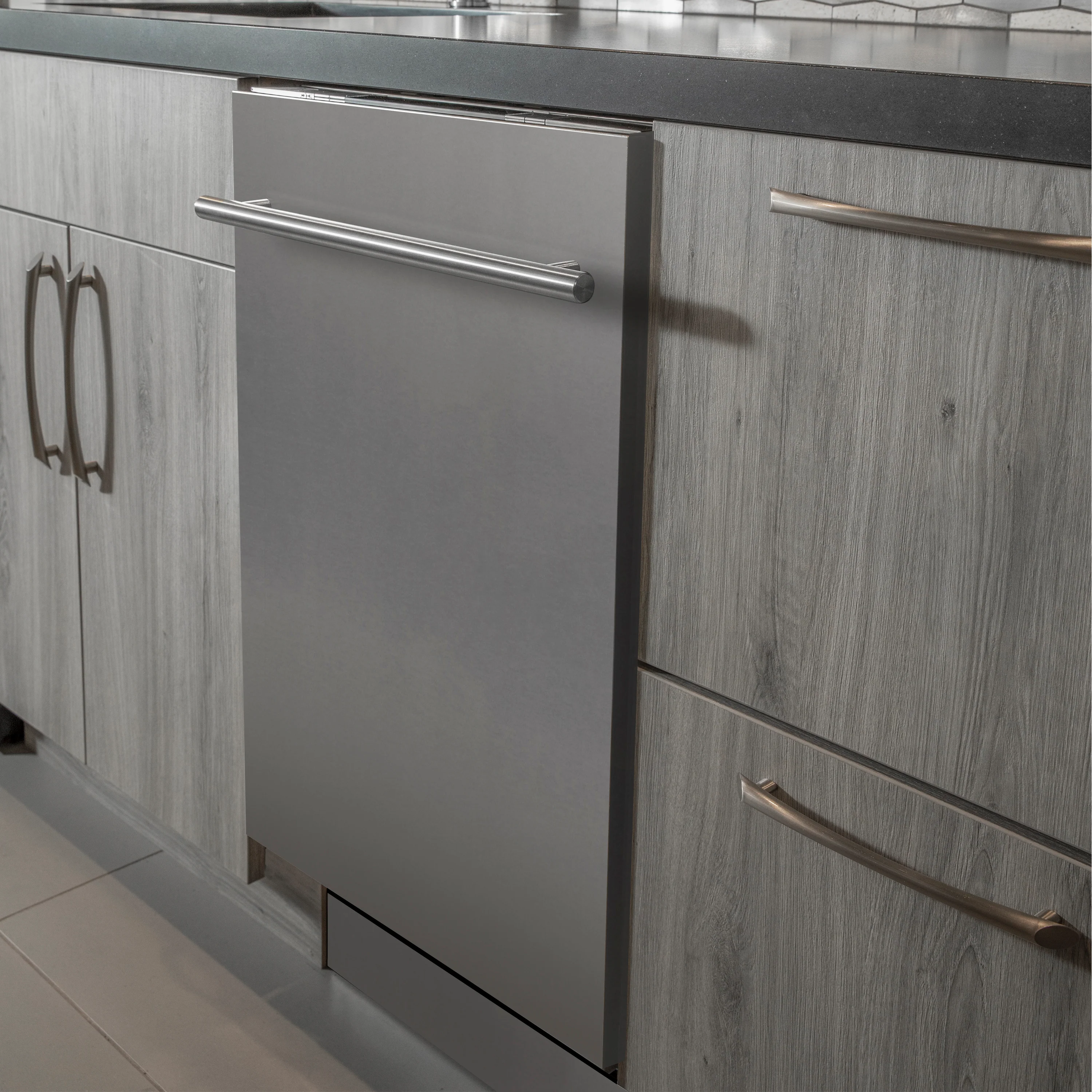 ZLINE 24 in. Stainless Steel Top Control Built-In Dishwasher with Stainless Steel Tub and Modern Style Handle (DW-304-24) - Image 14