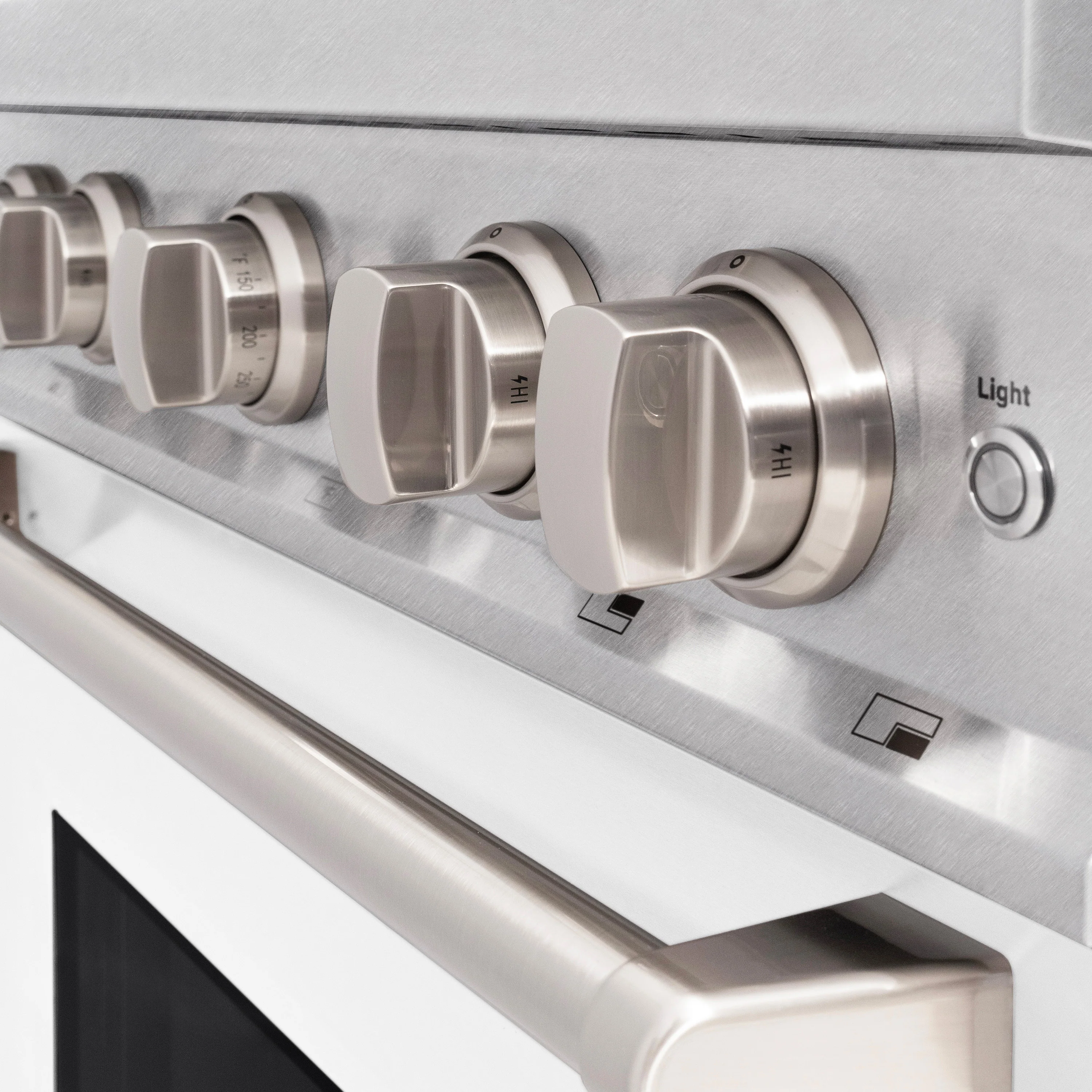 ZLINE 30 in. 4.2 cu. ft. Classic Gas Range with 4 Burner Cooktop and Convection Gas Oven in Satin Stainless Steel with White Matte Door (CGRS-WM-30) - Image 9
