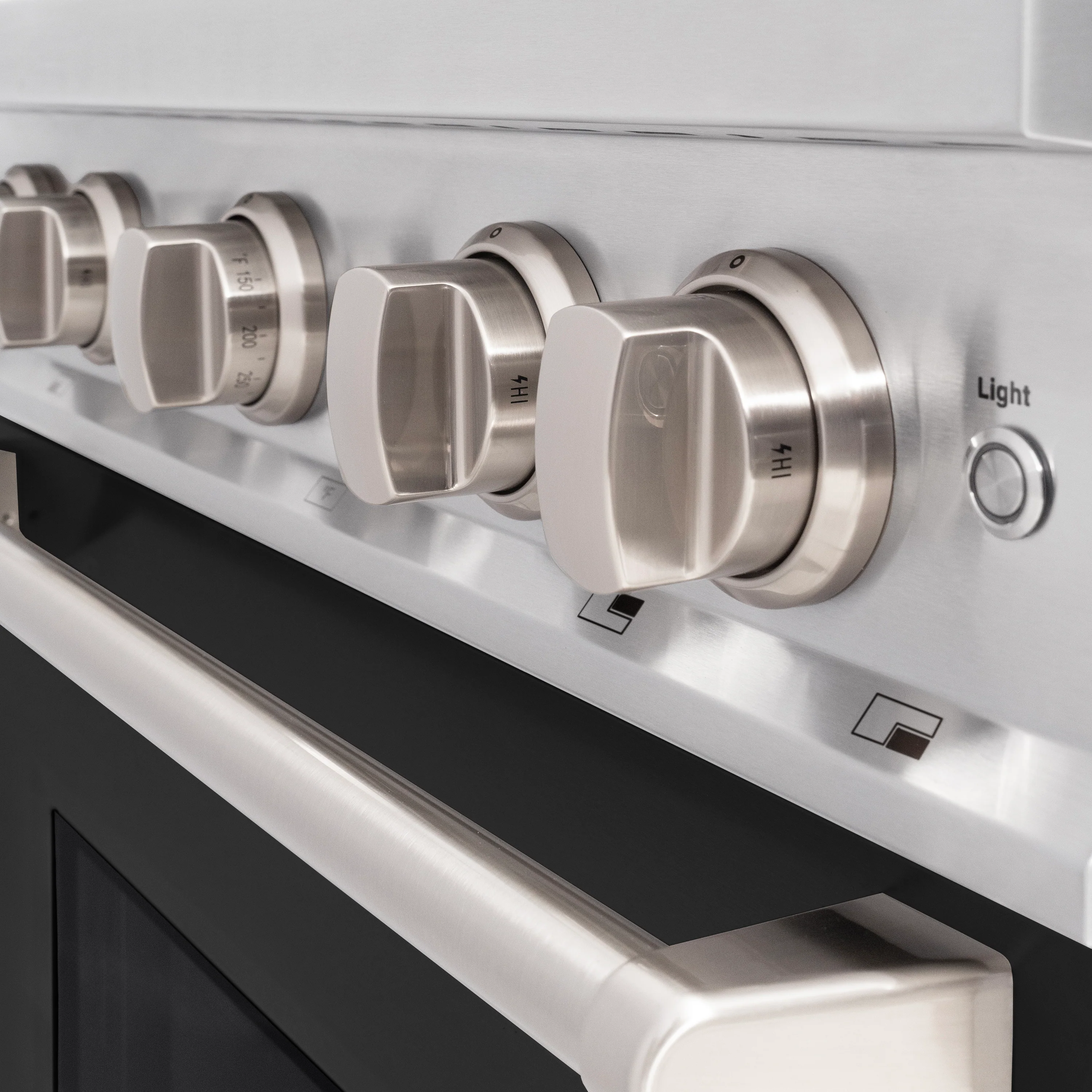 ZLINE 30 in. 4.2 cu. ft. Classic Gas Range with 4 Burner Cooktop and Convection Gas Oven in Stainless Steel with Black Matte Door (CGR-BLM-30) - Image 9