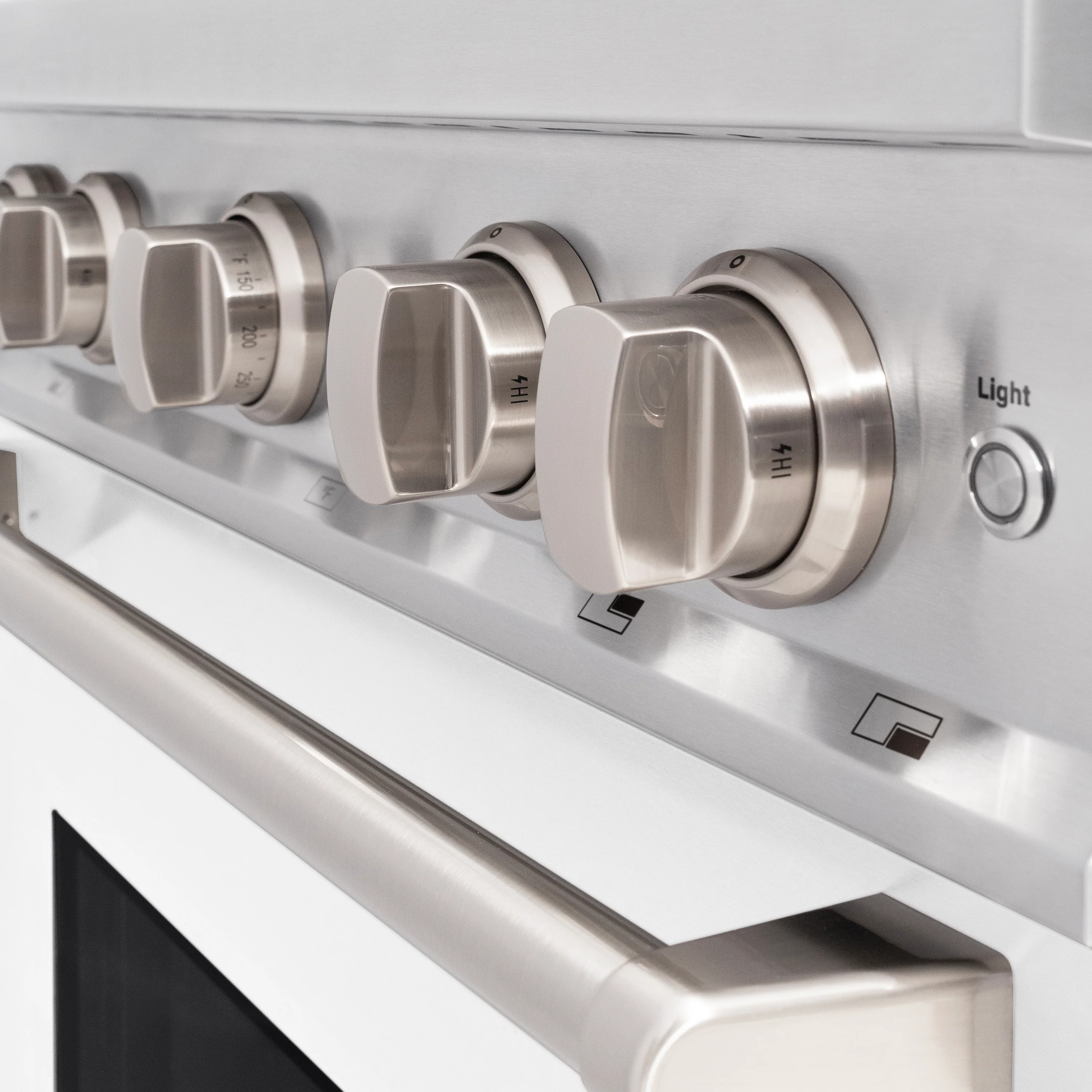 ZLINE 30 in. 4.2 cu. ft. Classic Gas Range with 4 Burner Cooktop and Convection Gas Oven in Stainless Steel with White Matte Door (CGR-WM-30) - Image 10