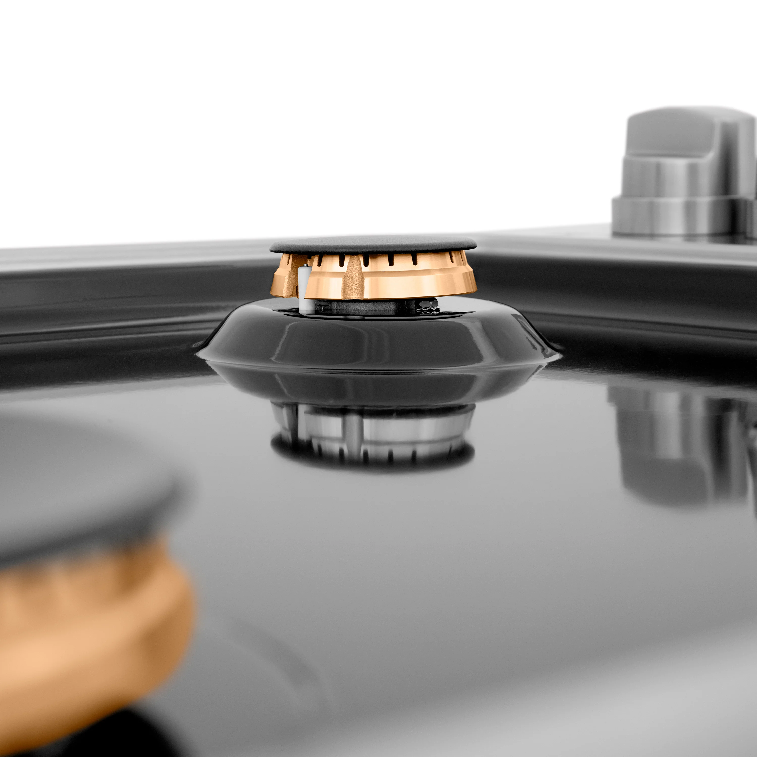 ZLINE 30" Gas Cooktop with 4 Gas Brass Burners and Black Porcelain Top (RC-BR-30-PBT) - Image 10