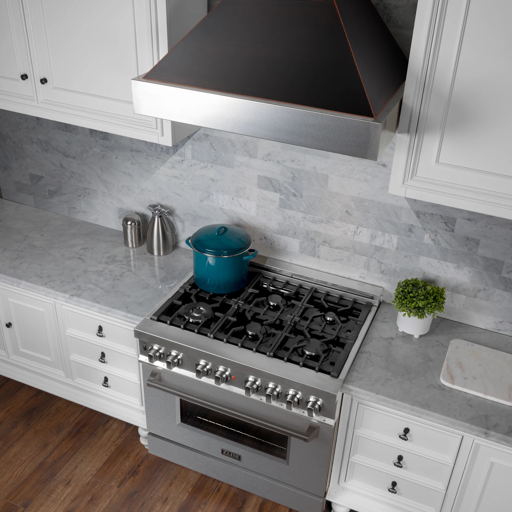 30" Ducted Fingerprint Resistant Stainless Steel Range Hood with Oil Rubbed Bronze Shell (8654ORB-30) - Image 9