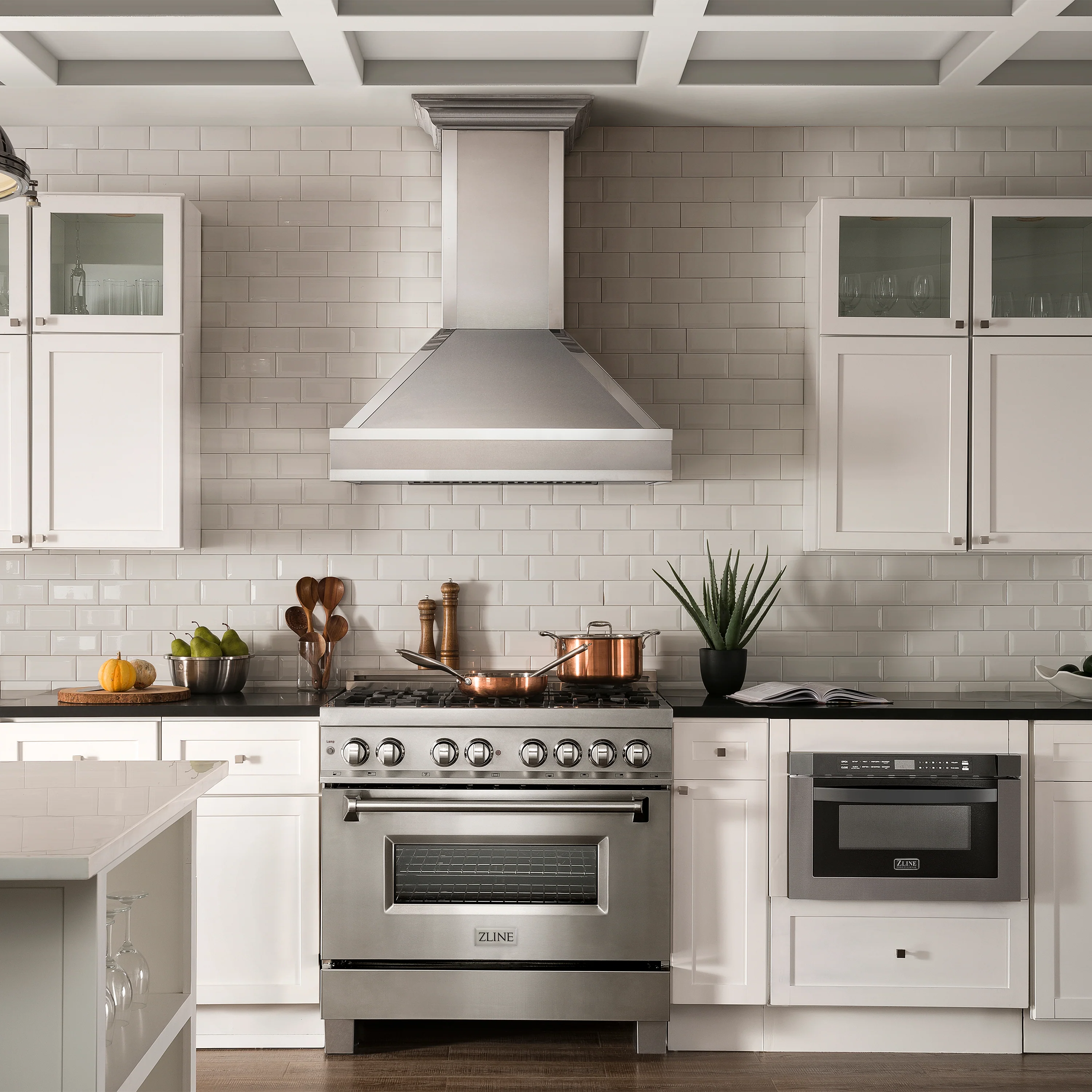 ZLINE 36" Designer Series Ducted Wall Mount Range Hood in Fingerprint Resistant Stainless Steel with Mirror Accents (655MR-36) - Image 2