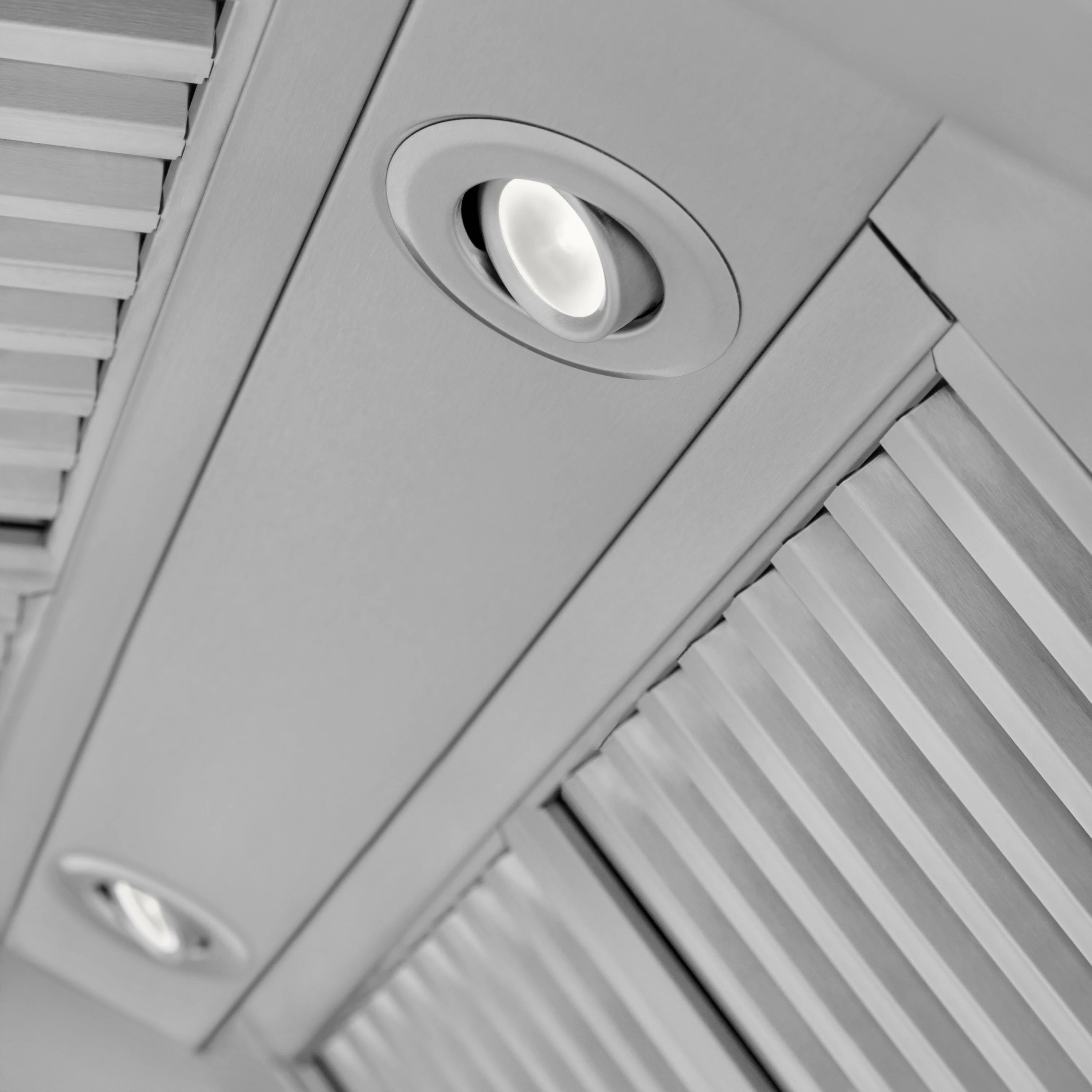 ZLINE 36 in. Professional Convertible Vent Wall Mount Range Hood in Stainless Steel, Open Box-Great Condition - Image 8