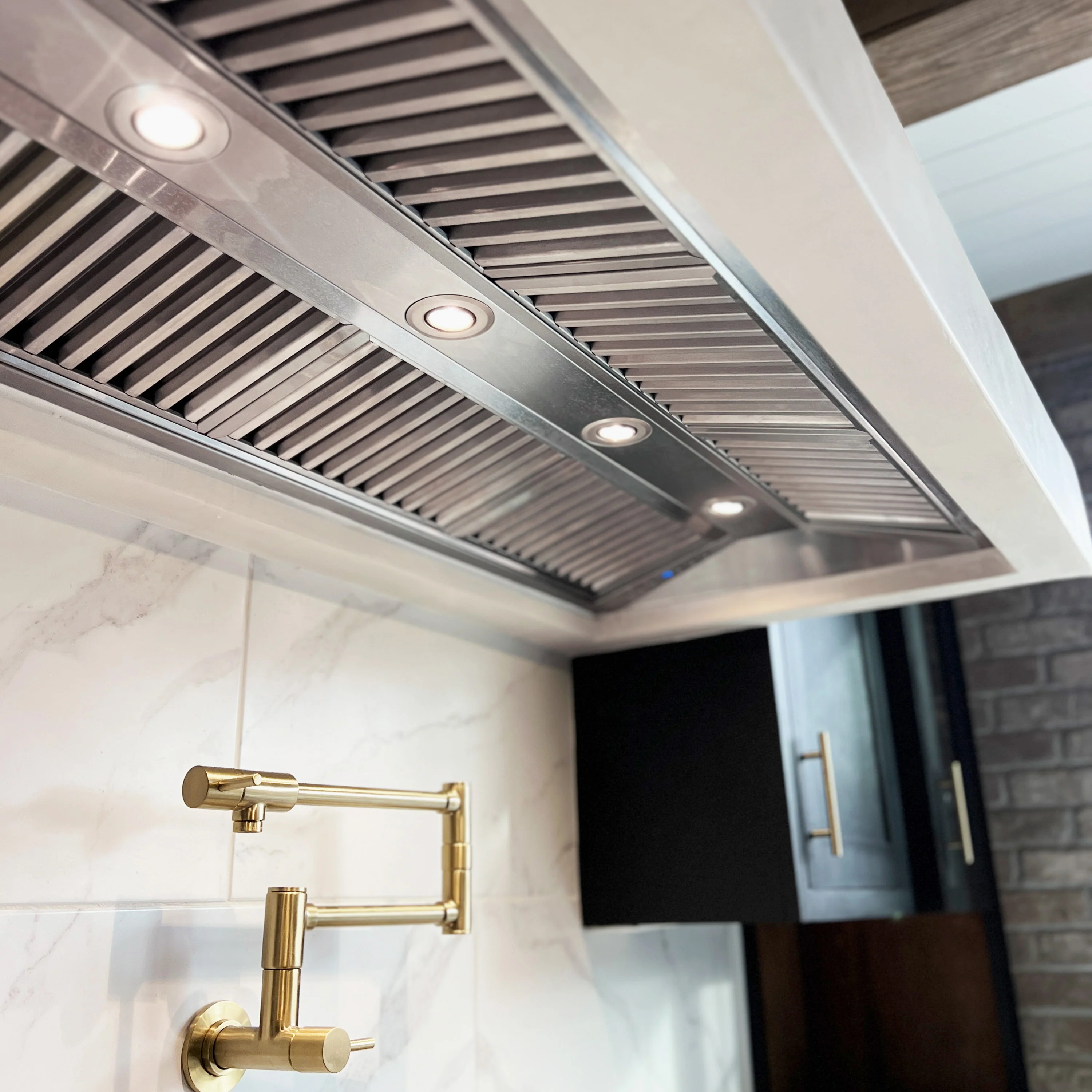 ZLINE 46" Ducted Wall Mount Range Hood Insert in Outdoor Approved Stainless Steel (721-304-46) - Image 9