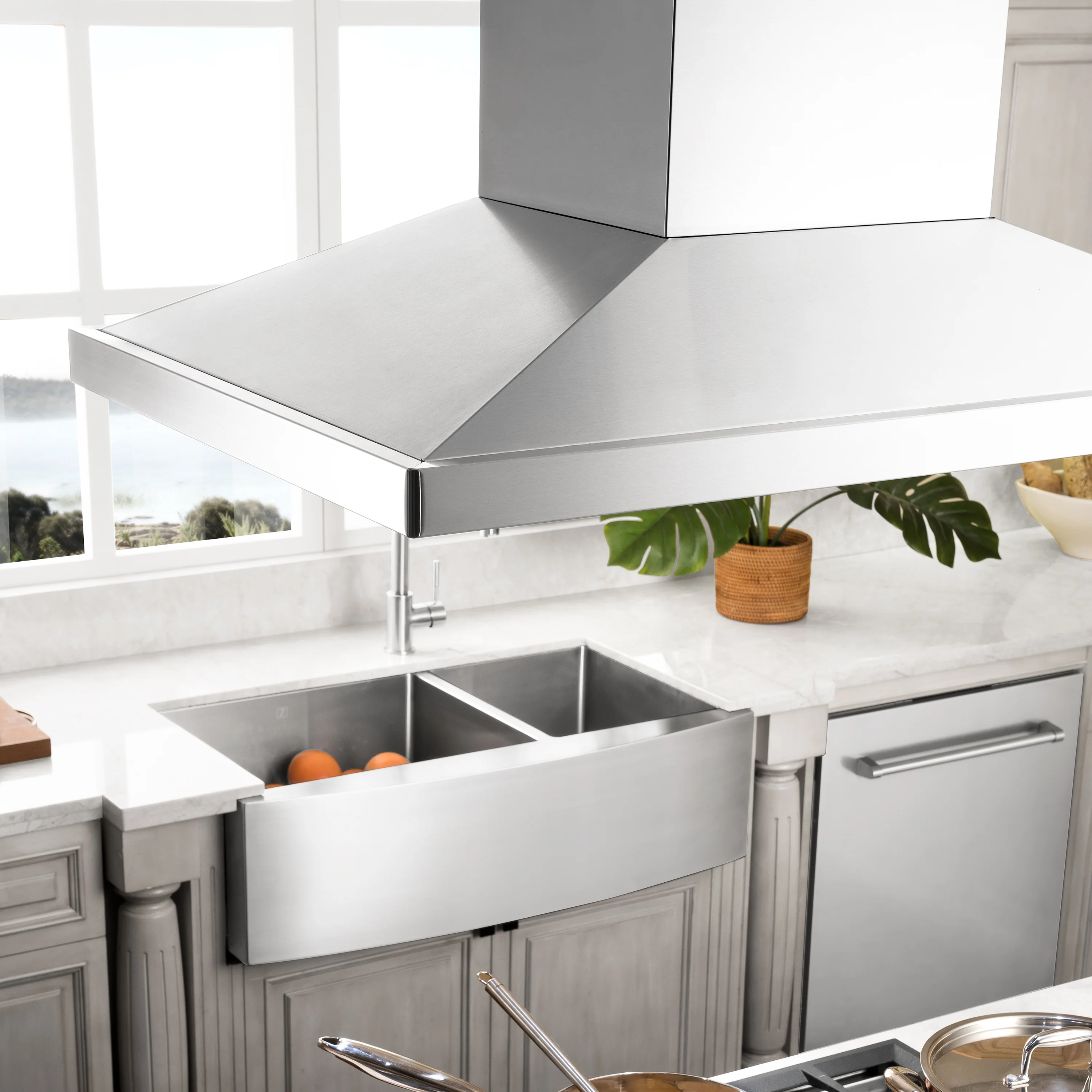 48" ZLINE CrownSound™Ducted Vent Island Mount Range Hood in Stainless Steel with Built-in Bluetooth Speakers (GL2iCRN-BT-48) - Image 2