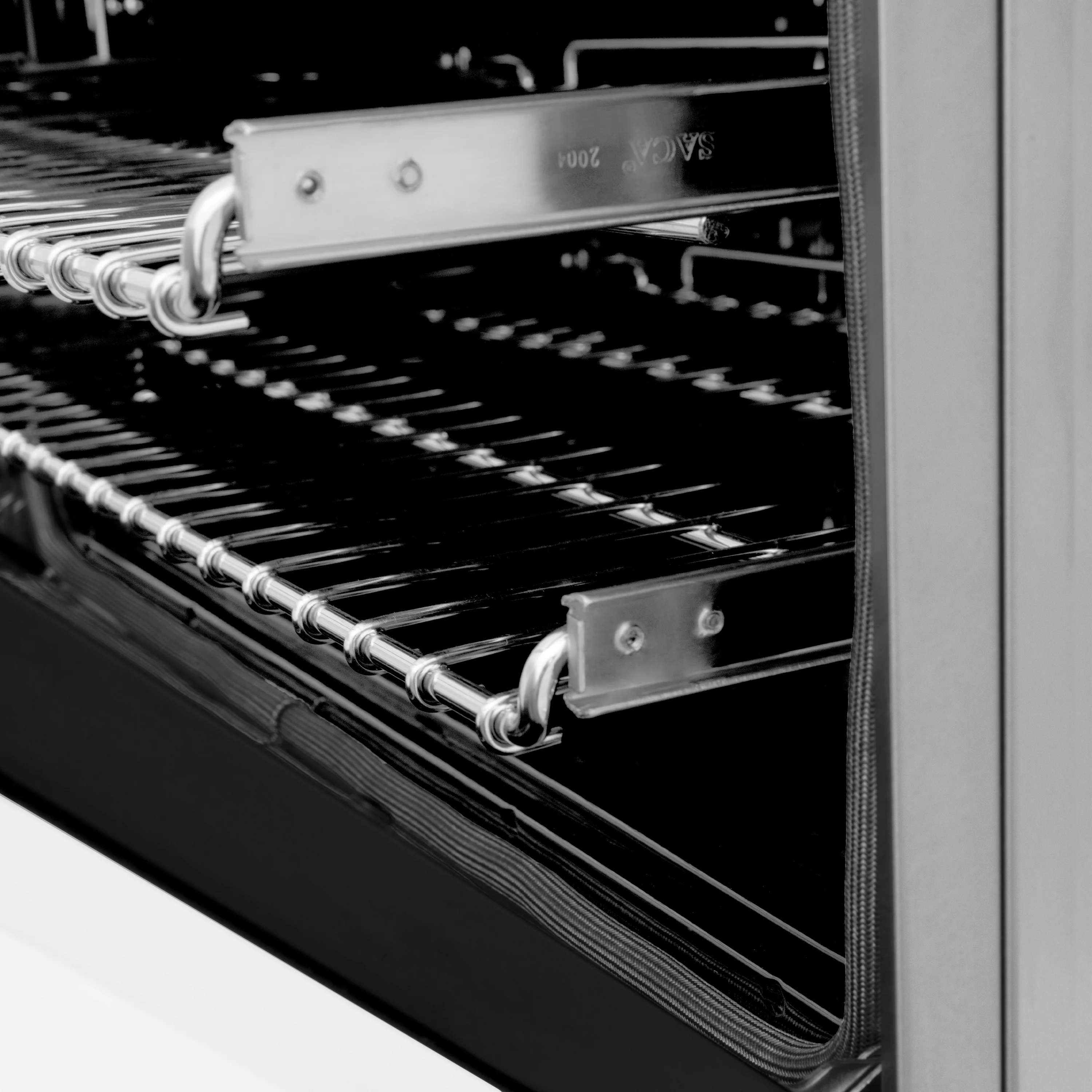 ZLINE Autograph Edition 24 in. 2.8 cu. ft. Legacy Dual Fuel Range with 4 Burner Gas Cooktop and Electric Convection Oven in Stainless Steel with White Matte Door and Matte Black Accents (RAZ-WM-24-MB) - Image 16
