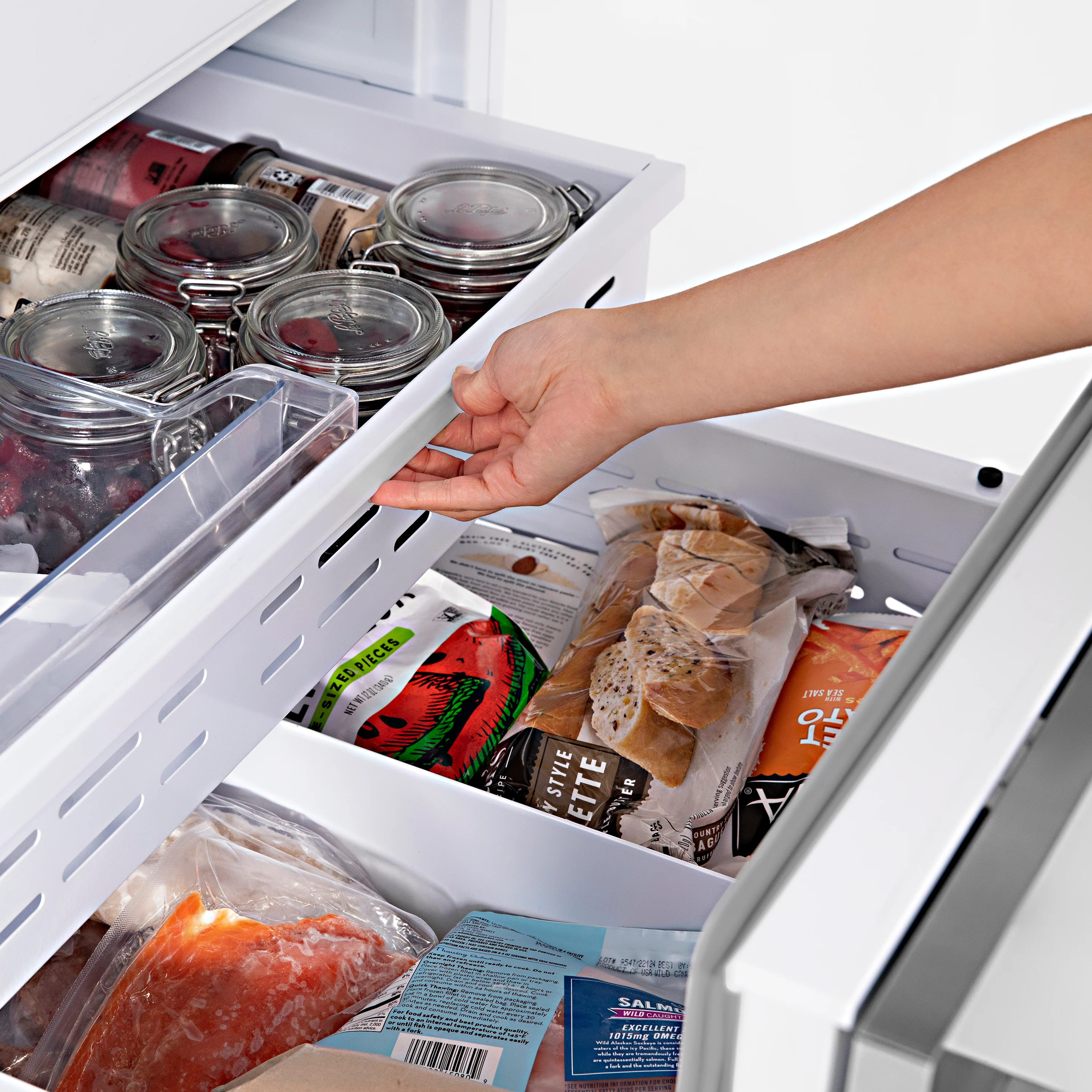 ZLINE Autograph Edition 30 in. 16.1 cu. ft. Panel Ready Built-In Bottom Freezer Refrigerator with Water Dispenser and Ice Maker with Matte Black Accents (RBIVZ-30-MB) - Image 12