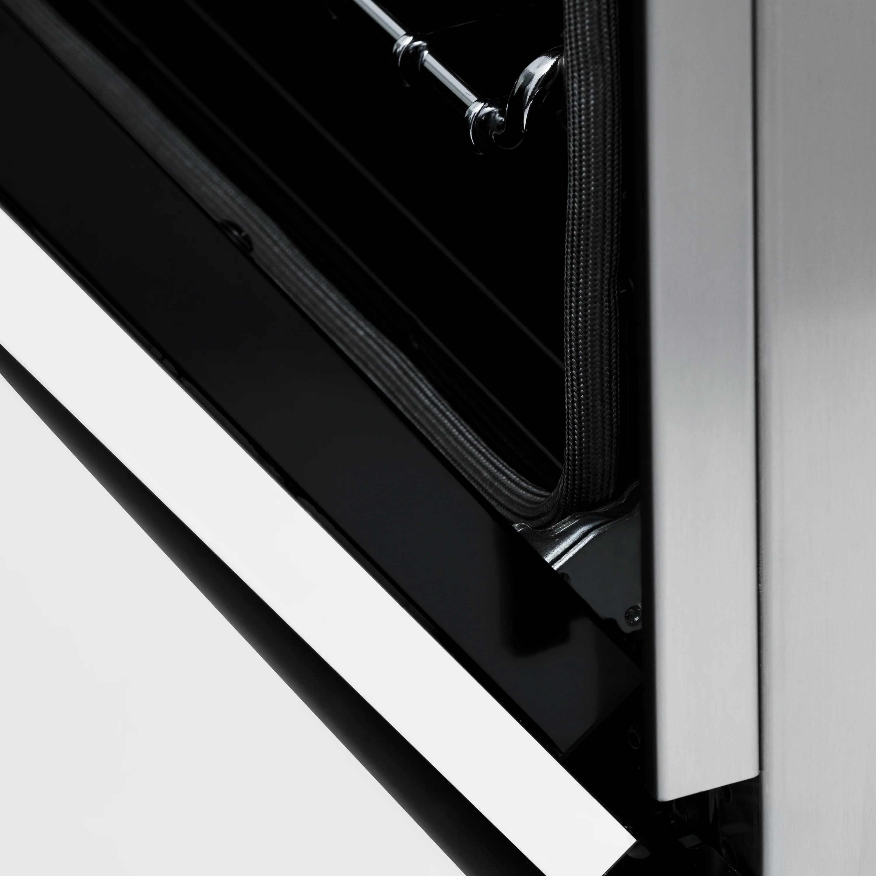 ZLINE Autograph Edition 30 in. 4.0 cu. ft. Legacy Dual Fuel Range with 4 Burner Gas Cooktop and Electric Convection Oven in Stainless Steel with White Matte Door and Matte Black Accents (RAZ-WM-30-MB) - Image 17