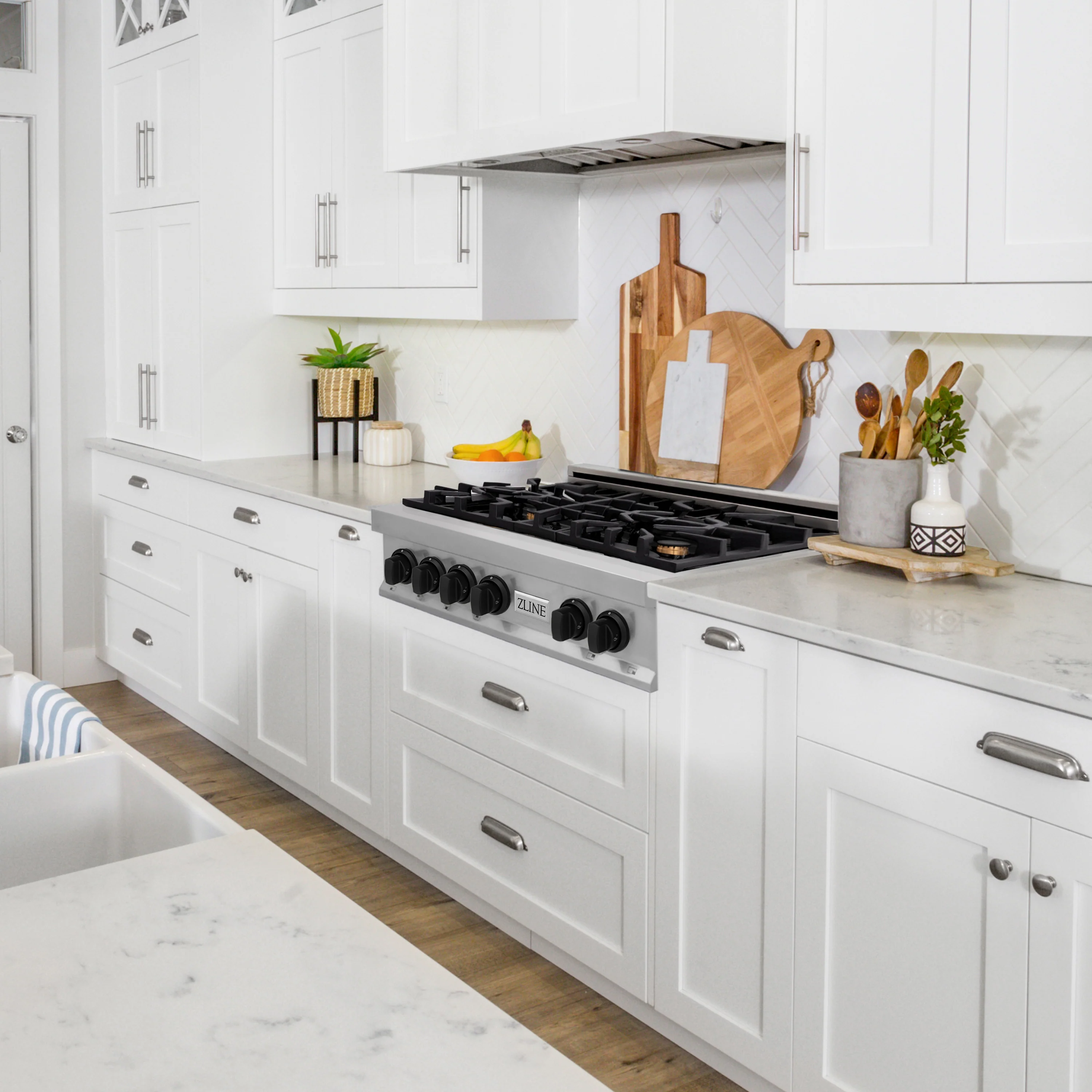ZLINE Autograph Edition 30 in. Legacy Gas Rangetop with 4 Burners and Porcelain Cooktop in Stainless Steel with Matte Black Accents (RTZ-30-MB) - Image 6