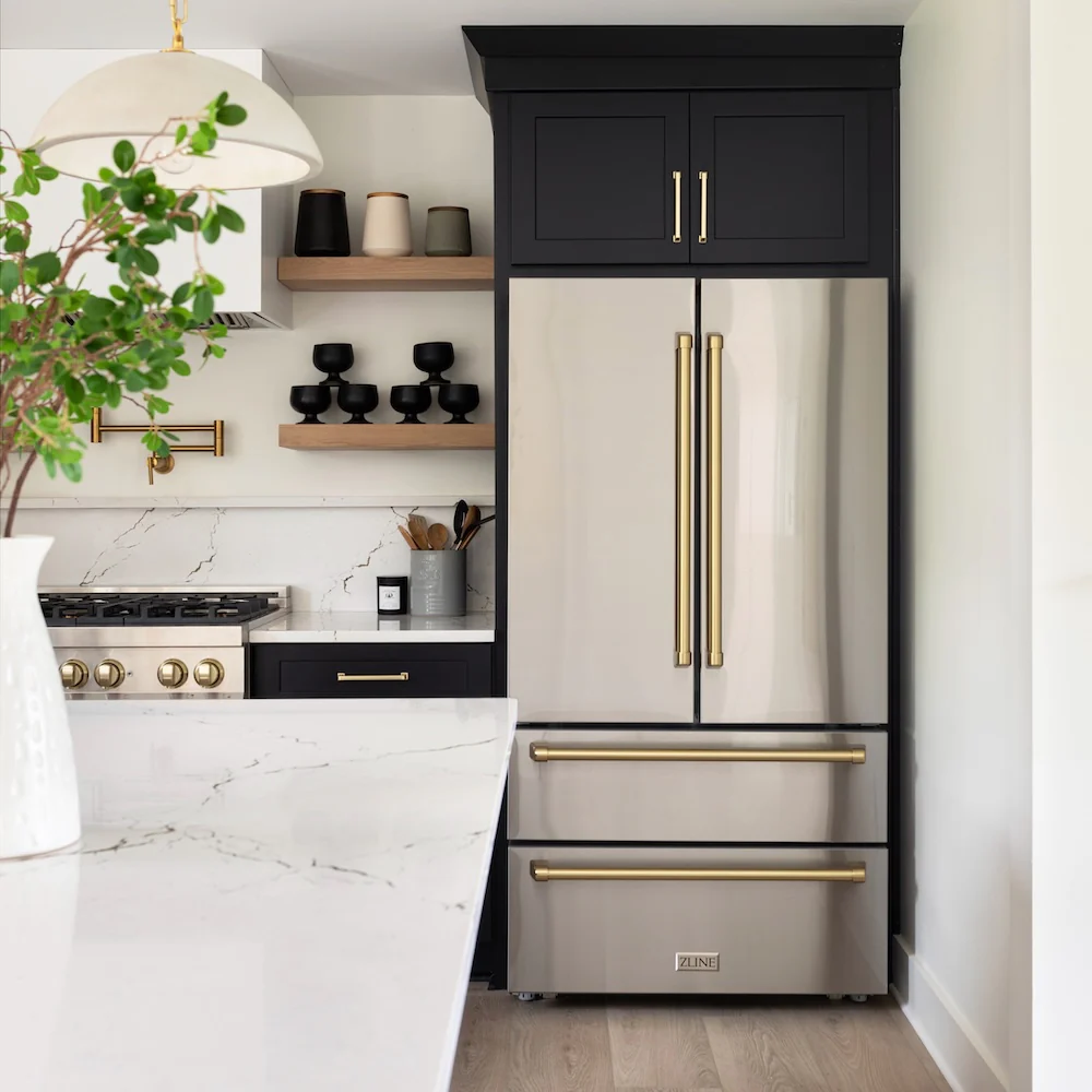 ZLINE Autograph Edition 36 in. 22.5 cu. ft. Counter-Depth French Door Refrigerator with Ice Maker in Fingerprint-Resistant Stainless Steel with Polished Gold Traditional Handles (RFMZ-36-G) - Image 2