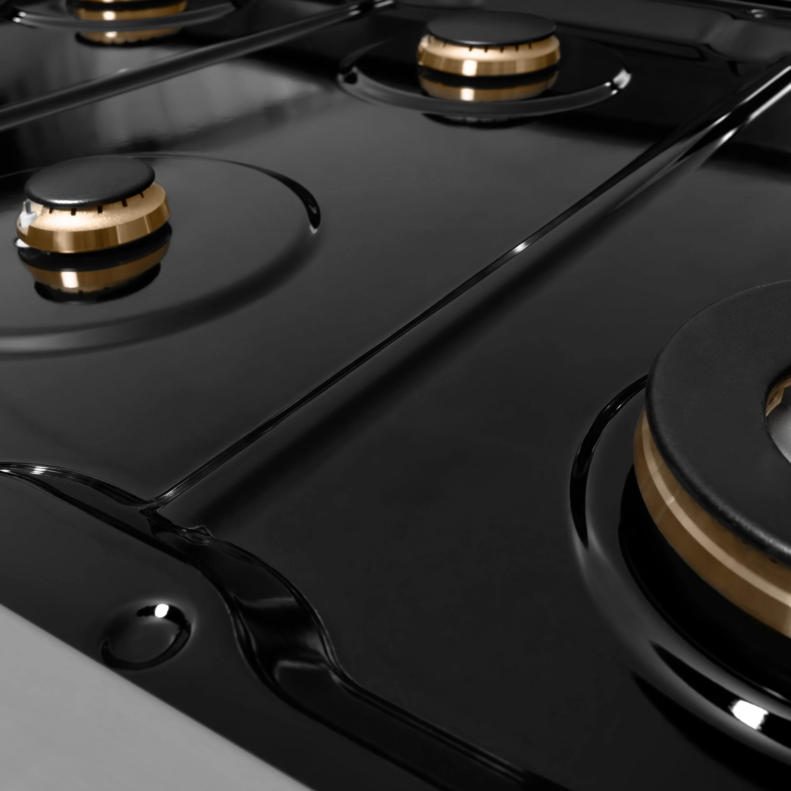 ZLINE Autograph Edition 48 in. Classic Gas Rangetop with 8 Burners and Porcelain Cooktop in Stainless Steel with Champagne Bronze Accents (RTZ-48-CB) - Image 3
