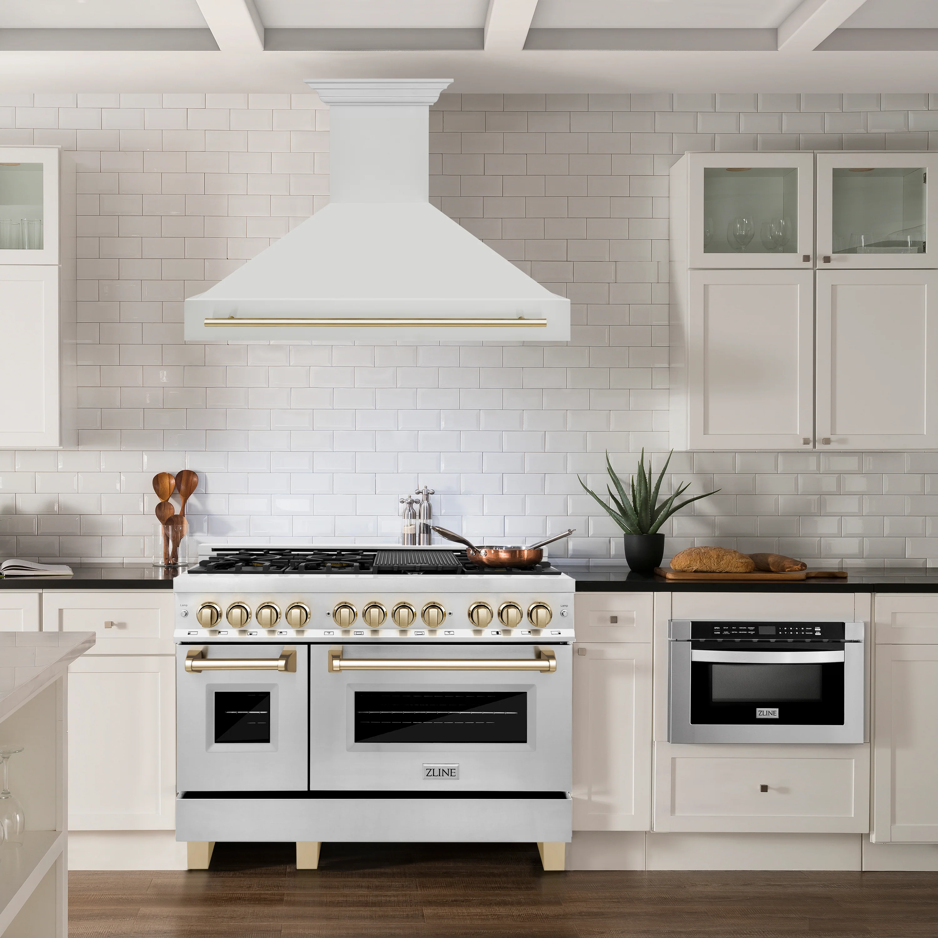 ZLINE Autograph Edition 48 in. Stainless Steel Range Hood with Stainless Steel Shell and Polished Gold Handle (8654STZ-48-G) - Image 9