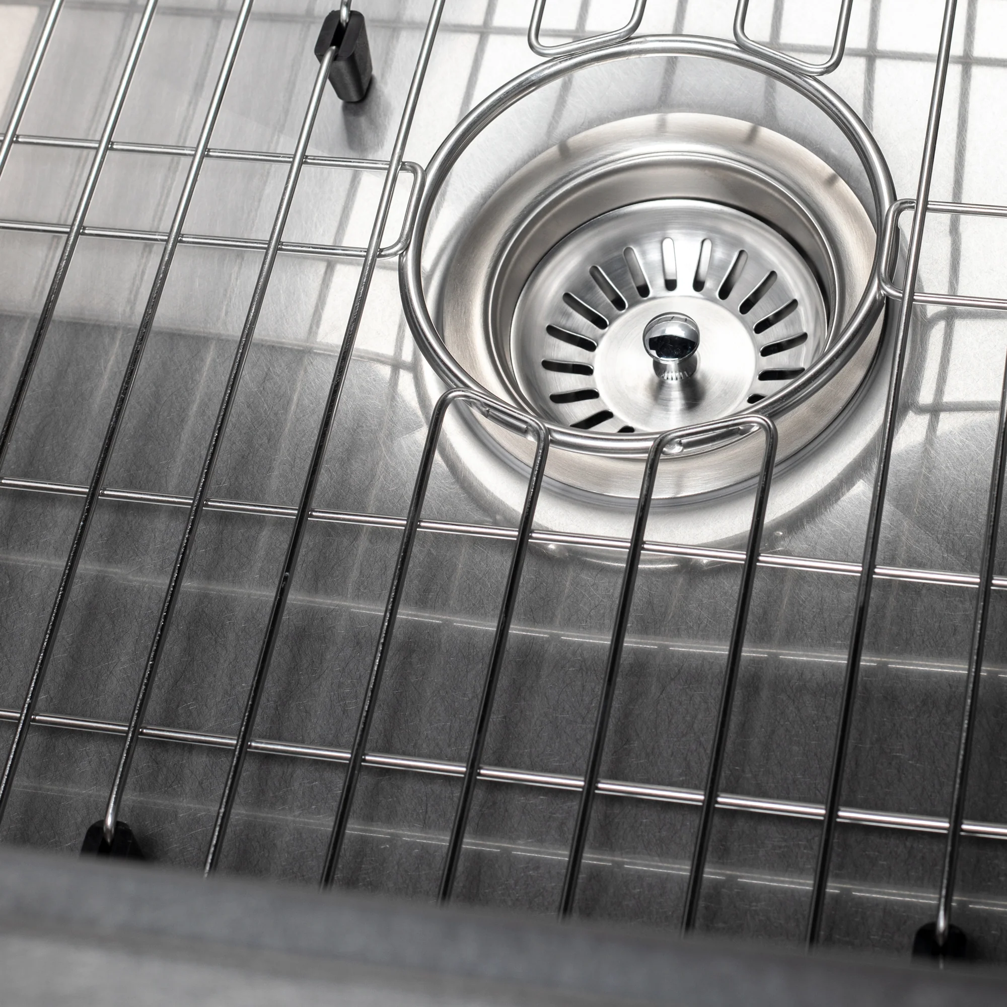 ZLINE 33 in. Garmisch Undermount Single Bowl Satin Stainless Steel Kitchen Sink with Bottom Grid and Accessories (SLS-33S) - Image 5