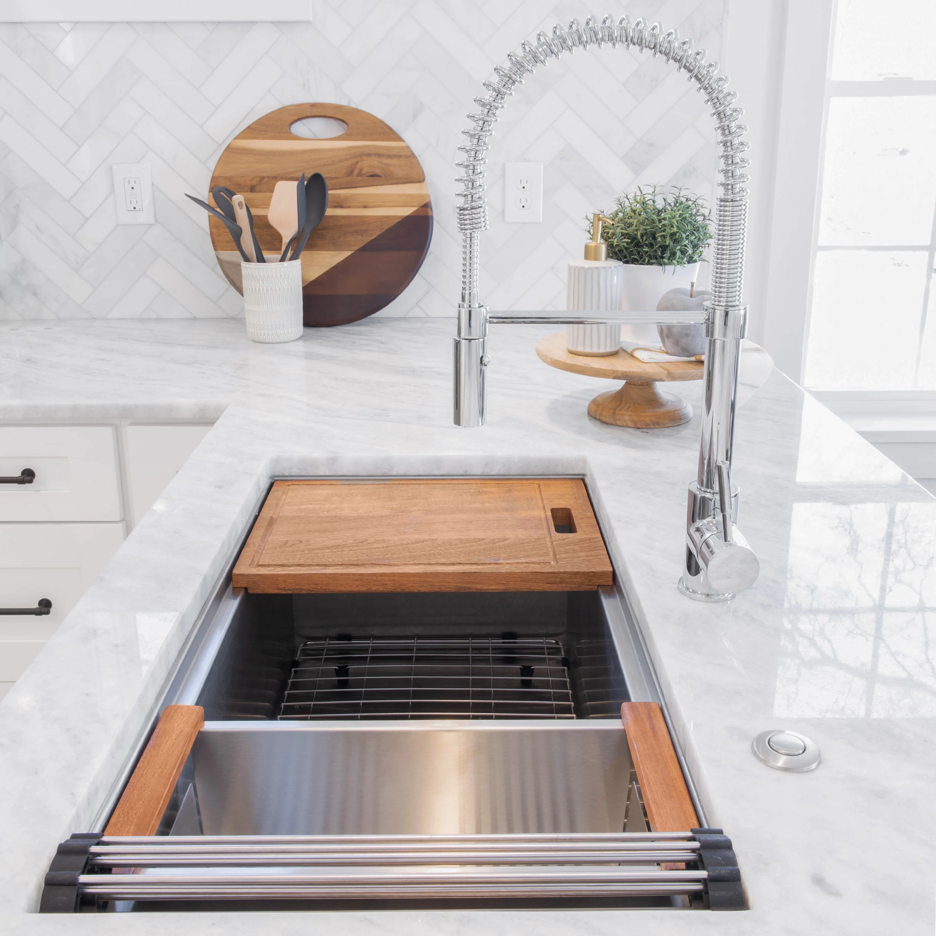 ZLINE 33 in. Garmisch Undermount Single Bowl Stainless Steel Kitchen Sink with Bottom Grid and Accessories (SLS-33) - Image 14