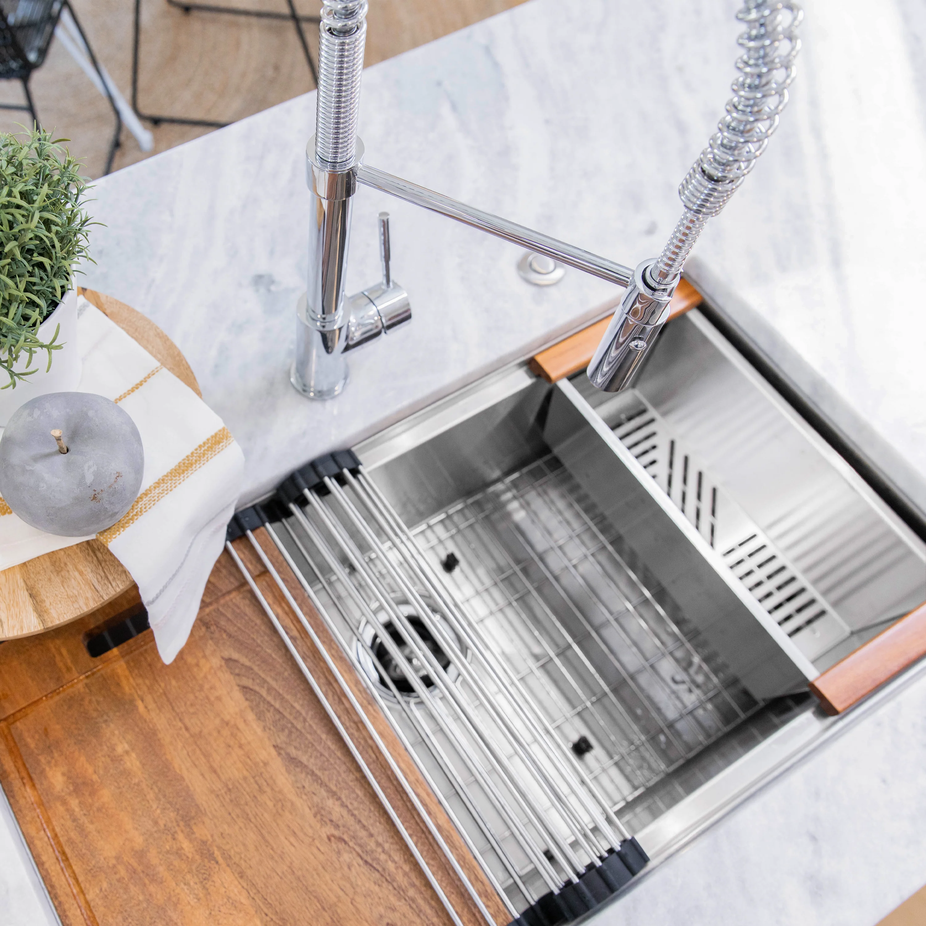 ZLINE 33 in. Garmisch Undermount Single Bowl Stainless Steel Kitchen Sink with Bottom Grid and Accessories (SLS-33) - Image 17