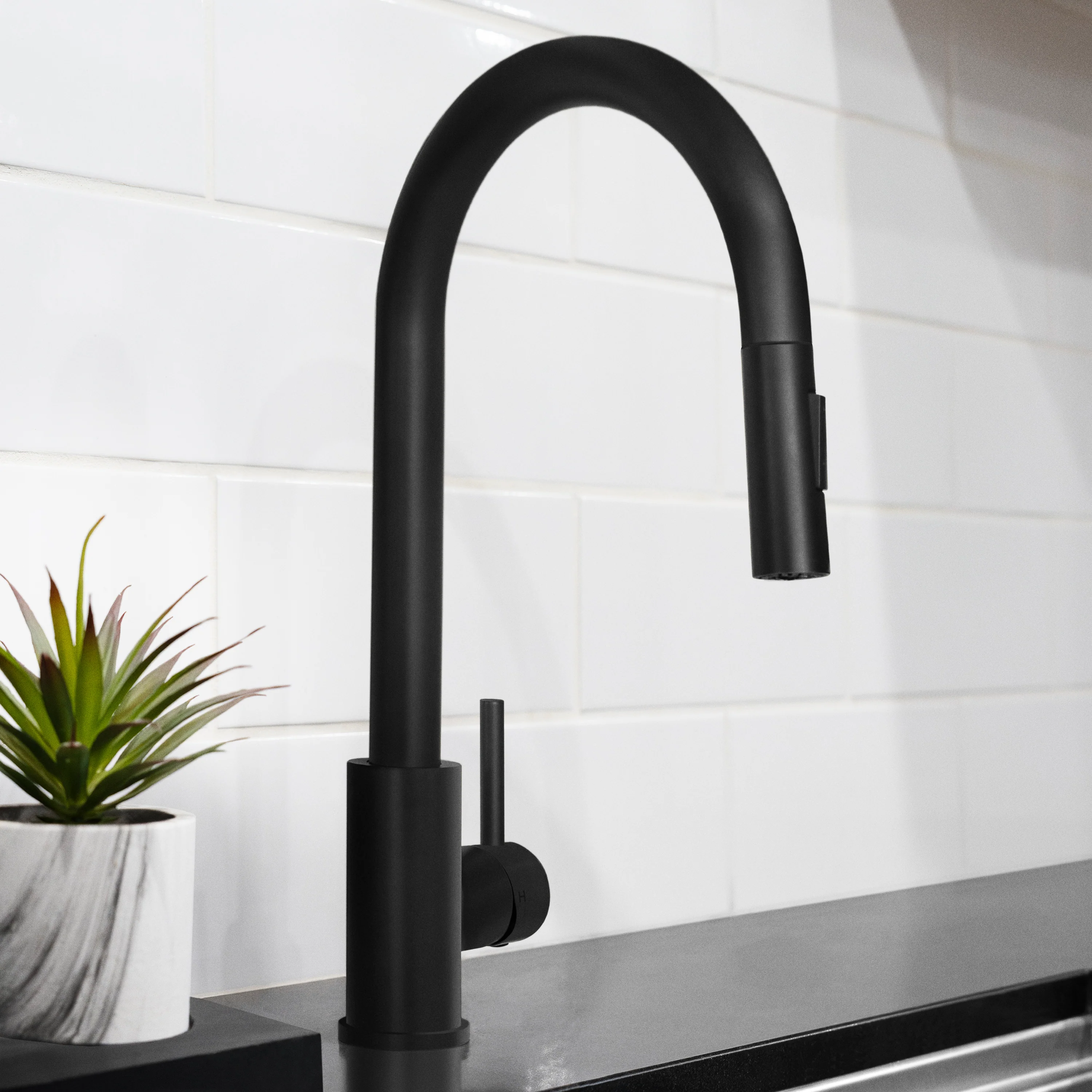 ZLINE Palisades Pull Down Single Handle Kitchen Faucet in Matte Black (RBCN1-KF-MB) - Image 2
